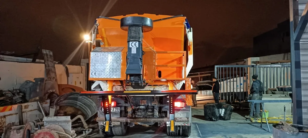 Pickup and Light Truck Front Salt Spreader — 8
