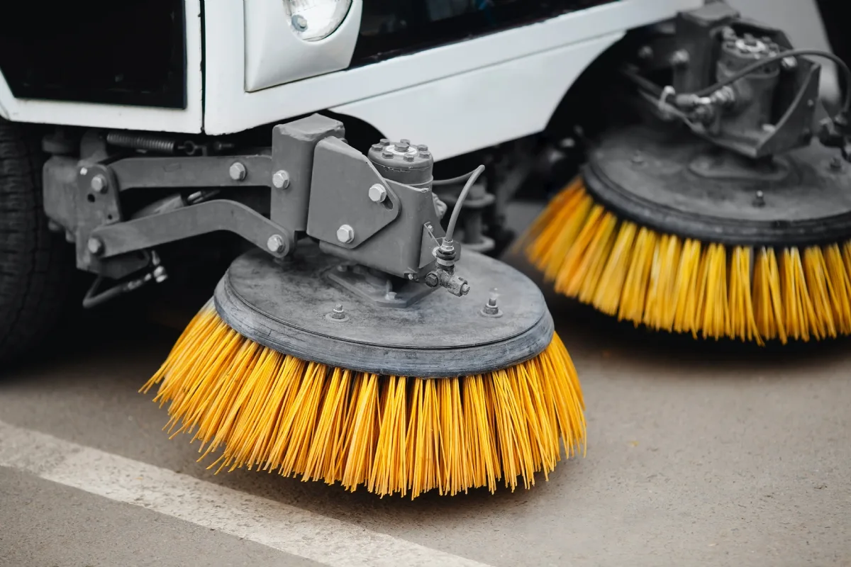 Hydrostatic Type Compact Vacuum Road Sweeper Vehicle — 4