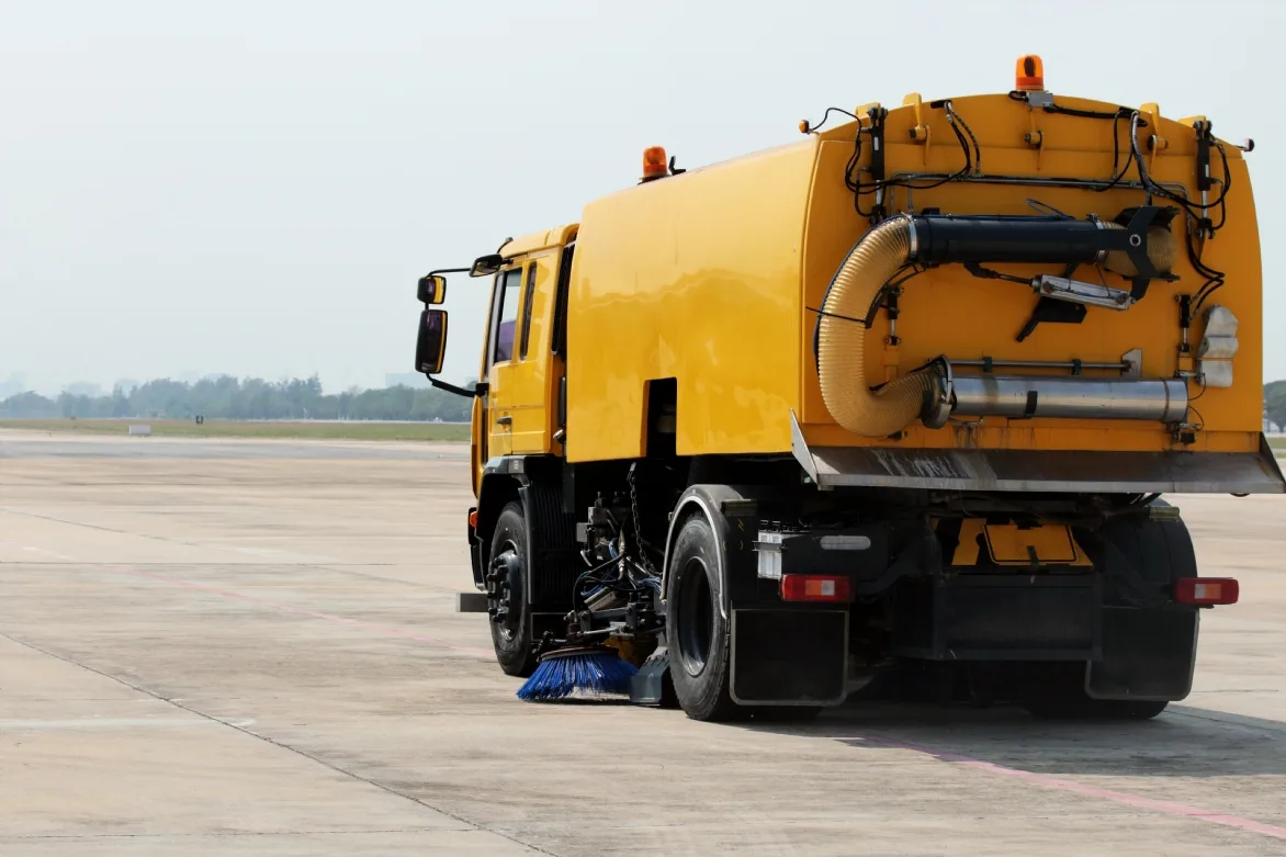 Vakumlu Tip Yol Süpürme Makinaları — 1