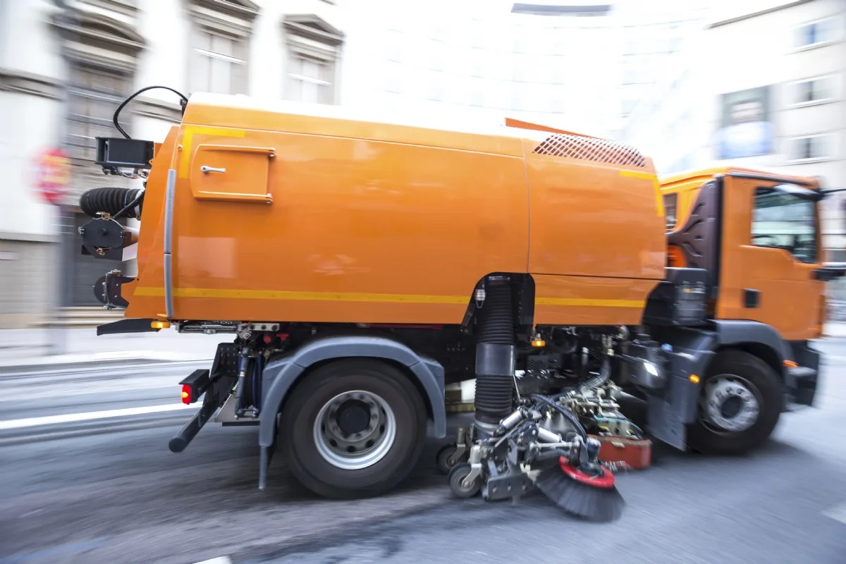 Vacuum-type road sweeping machines — 3