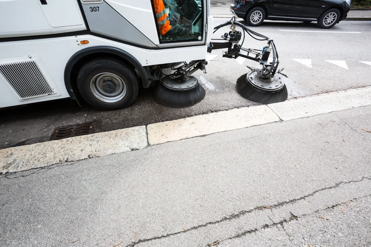 Hydrostatic Type Compact Vacuum Road Sweeper Vehicle — 2