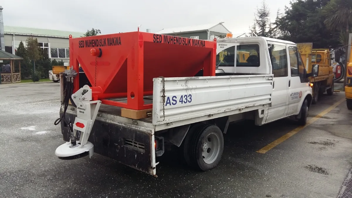 Pickup and Light Truck Front Salt Spreader — 3