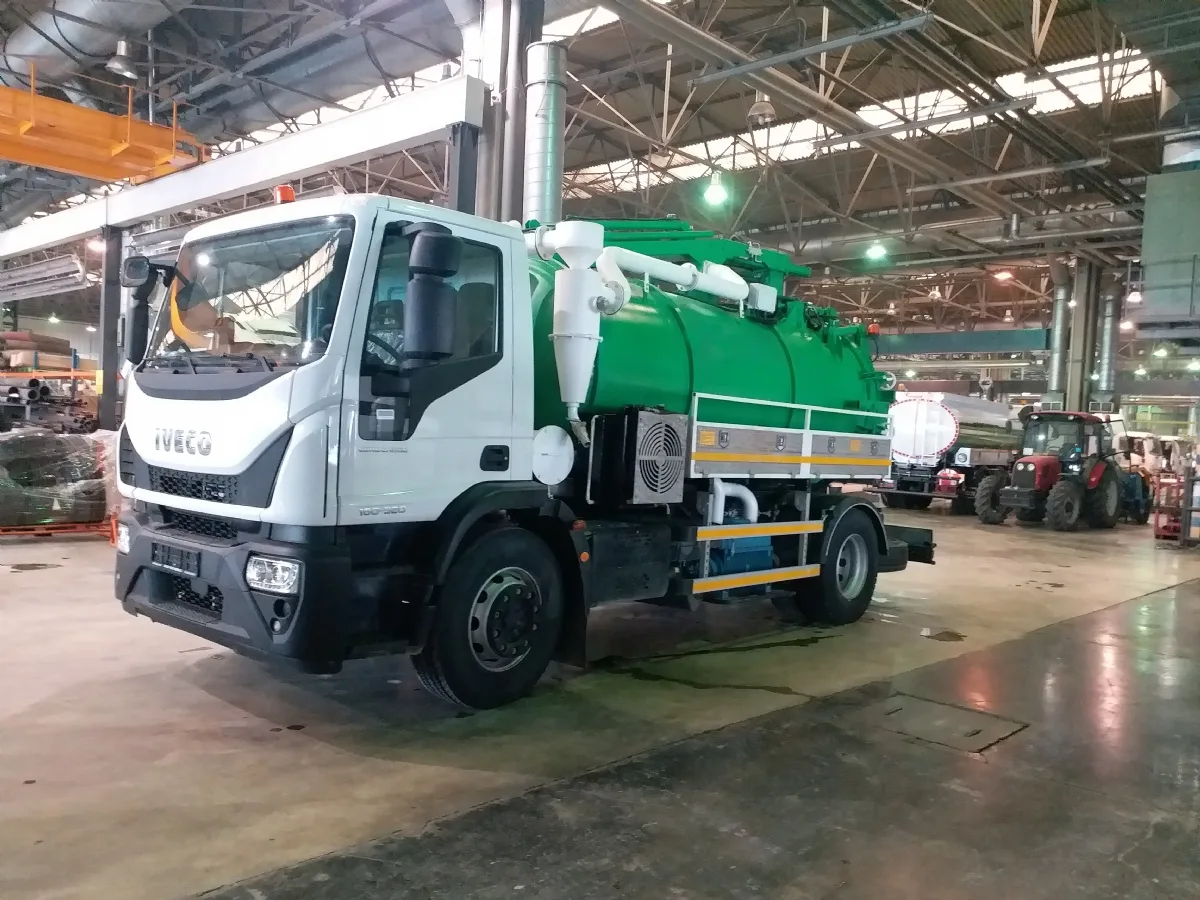 Combined Sewer Cleaning and Opening Vehicle — 3