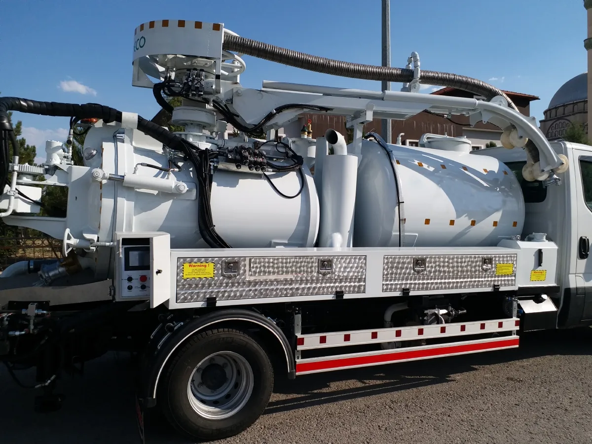 Combined Sewer Cleaning and Opening Vehicle — 2