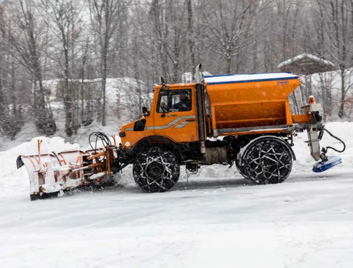 Komyonet Ve Pickup Önü Tuz Serici — 1